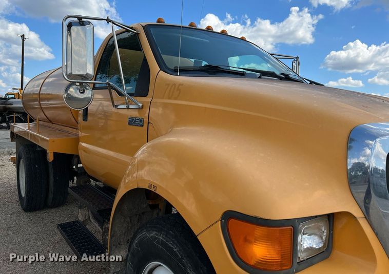image for item LF9518 2008 Ford F750  water truck
