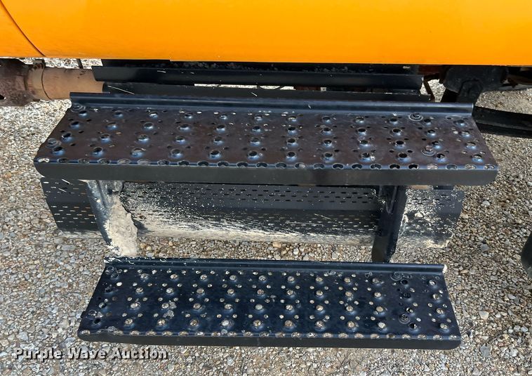 image for item LF9518 2008 Ford F750  water truck