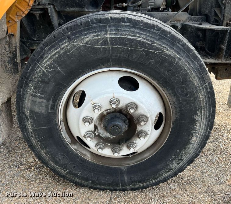 image for item LF9518 2008 Ford F750  water truck