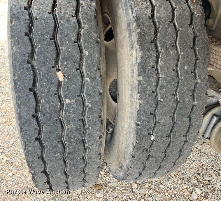 image for item LF9518 2008 Ford F750  water truck