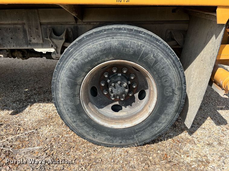 image for item LF9518 2008 Ford F750  water truck