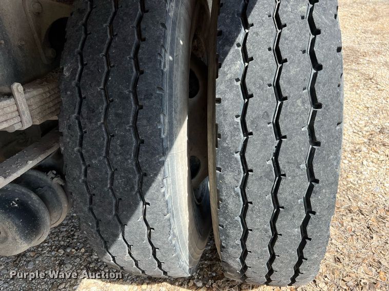 image for item LF9518 2008 Ford F750  water truck