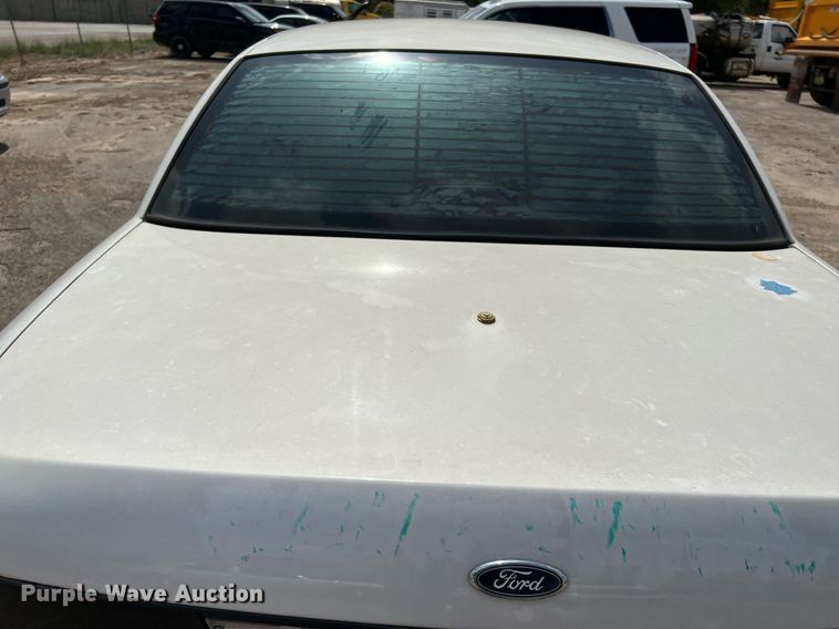 image for item LF9520 2011 Ford Crown Victoria Police Interceptor