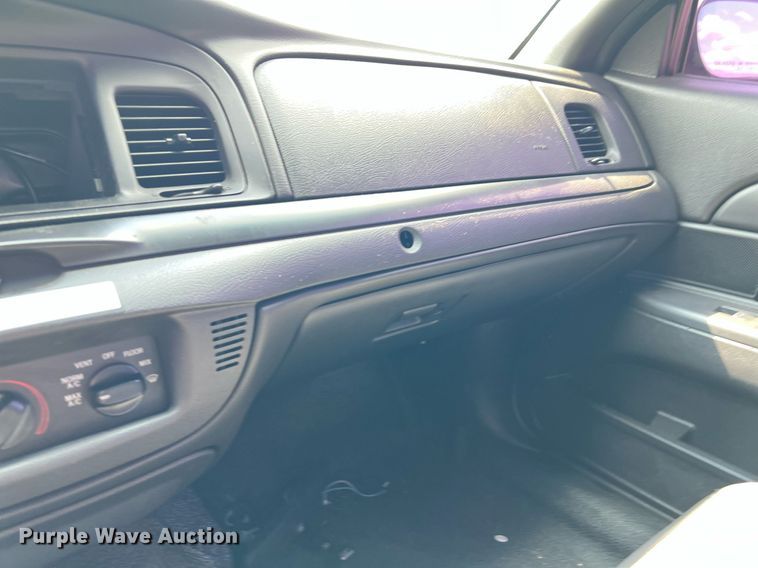 image for item LF9520 2011 Ford Crown Victoria Police Interceptor