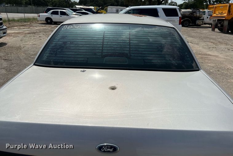 image for item LF9529 2008 Ford Crown Victoria Police Interceptor