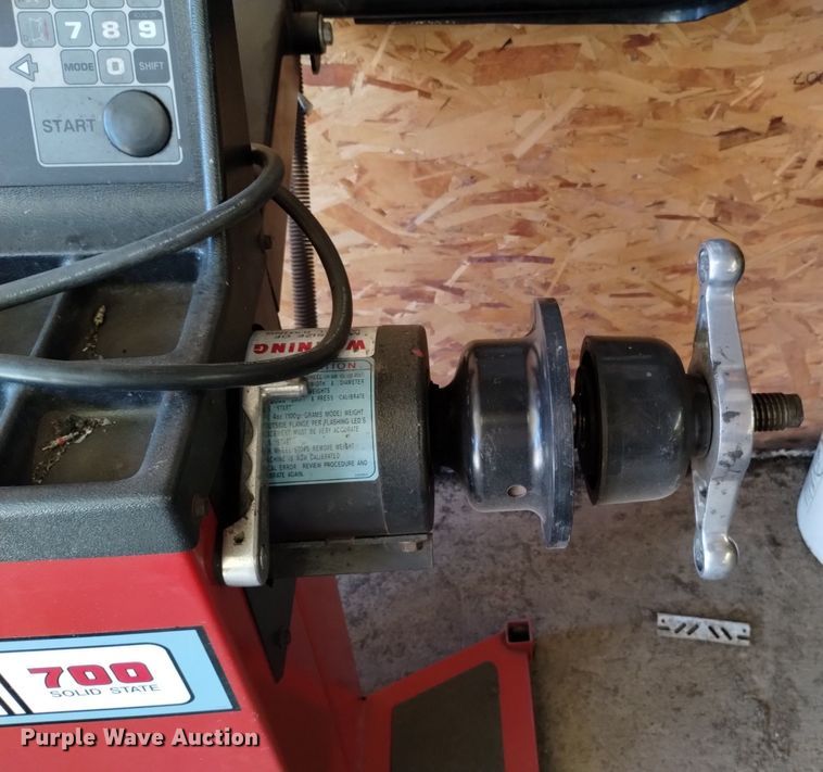 image for item LN9843 Coats 700 tire balancer