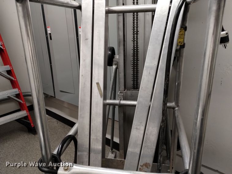 image for item LN9846 Genie PLC-24P  vertical lift