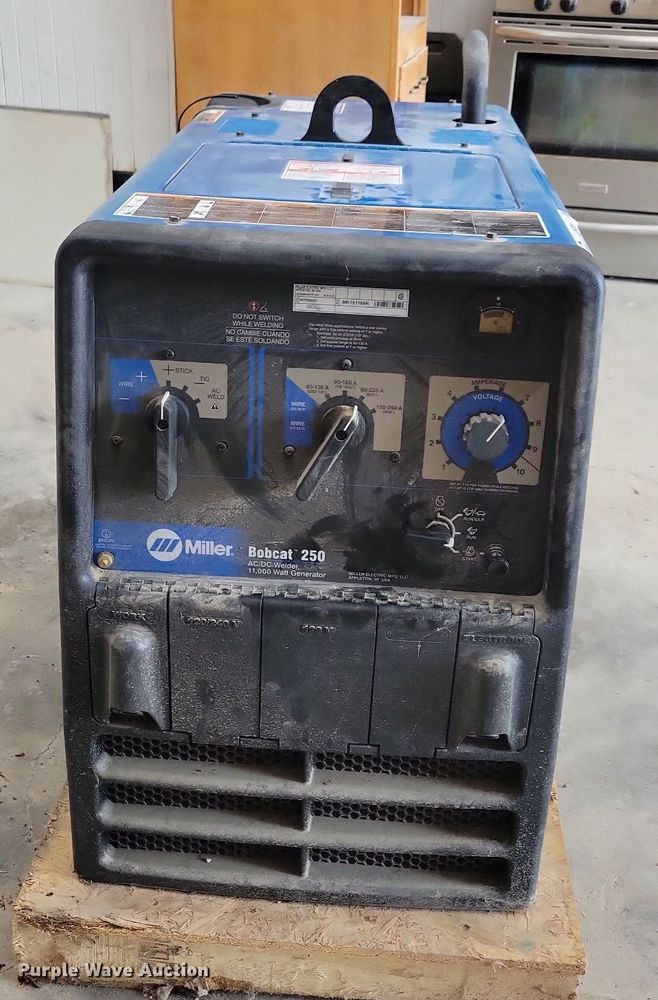 image for item LO9795 2019 Miller Bobcat 250  welder