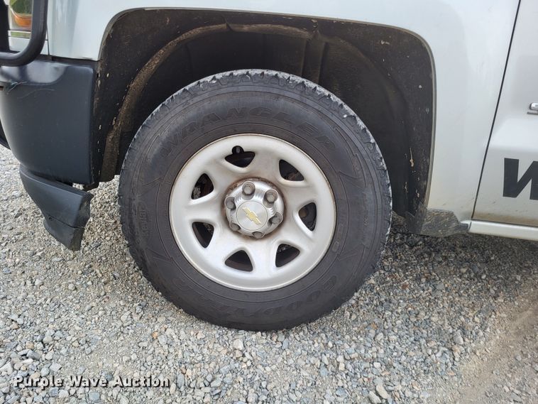 image for item LS9750 2016 Chevrolet Silverado 1500  Crew Cab pickup truck