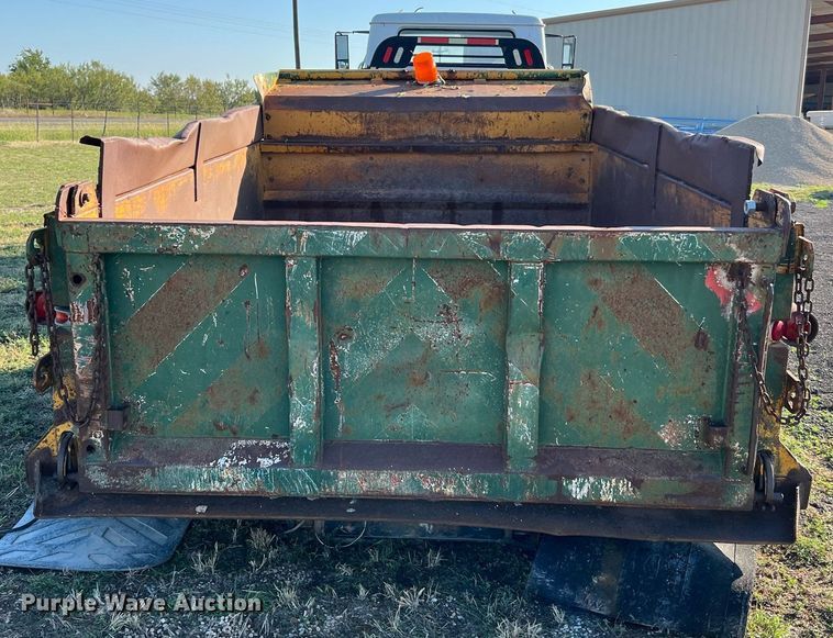 image for item LU9781 1983 International 1754  flatbed truck