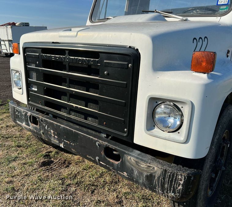 image for item LU9781 1983 International 1754  flatbed truck