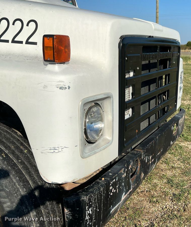 image for item LU9781 1983 International 1754  flatbed truck