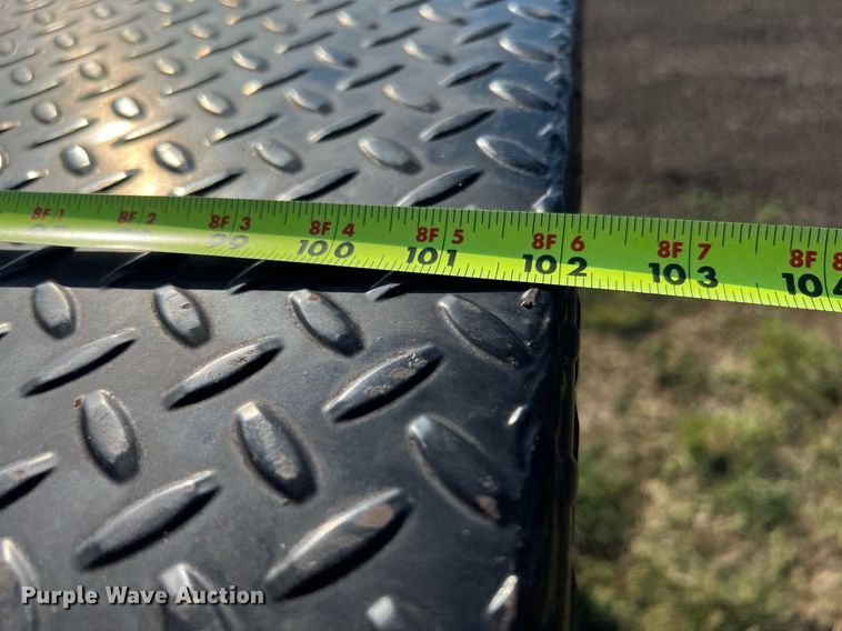 image for item LU9781 1983 International 1754  flatbed truck