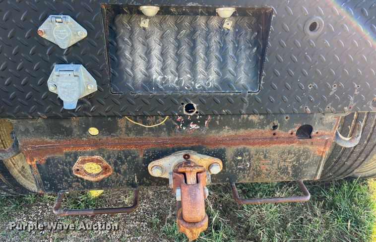 image for item LU9781 1983 International 1754  flatbed truck