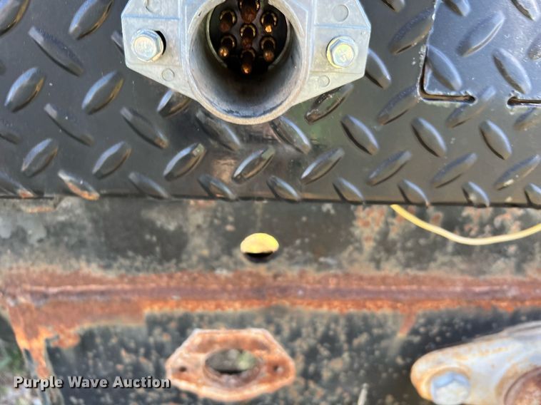 image for item LU9781 1983 International 1754  flatbed truck