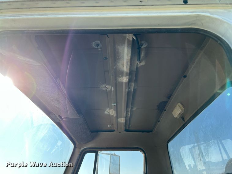 image for item LU9781 1983 International 1754  flatbed truck