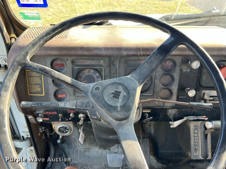 image for item LU9781 1983 International 1754  flatbed truck