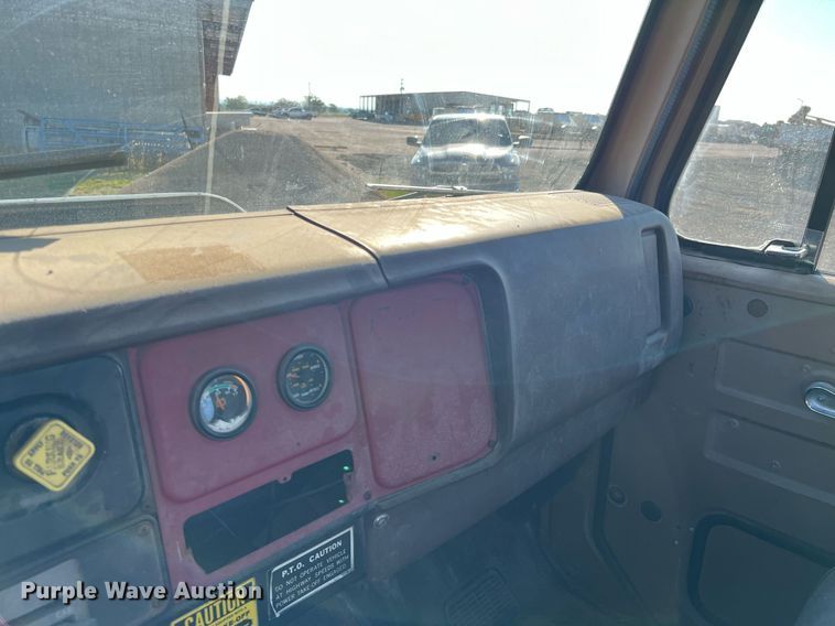 image for item LU9781 1983 International 1754  flatbed truck