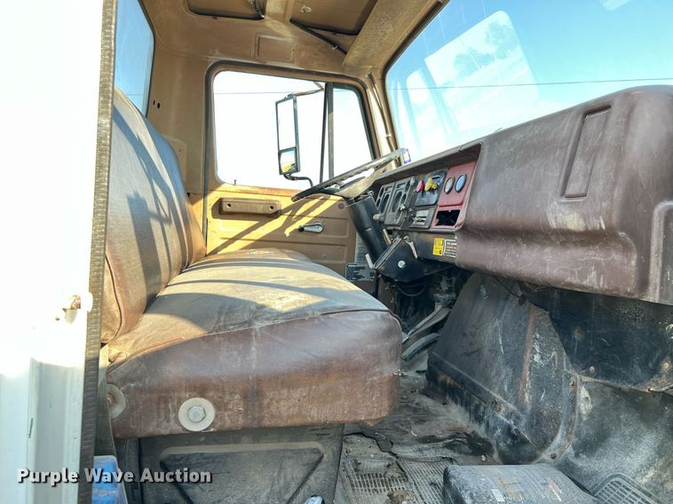 image for item LU9781 1983 International 1754  flatbed truck