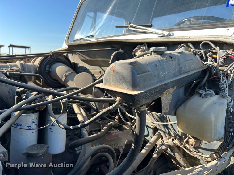 image for item LU9781 1983 International 1754  flatbed truck