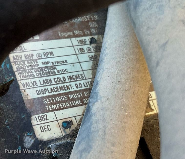 image for item LU9781 1983 International 1754  flatbed truck