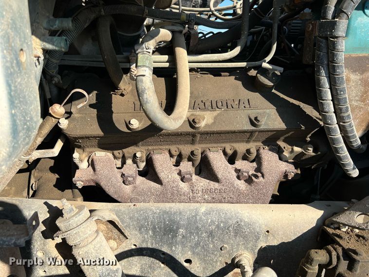 image for item LU9781 1983 International 1754  flatbed truck