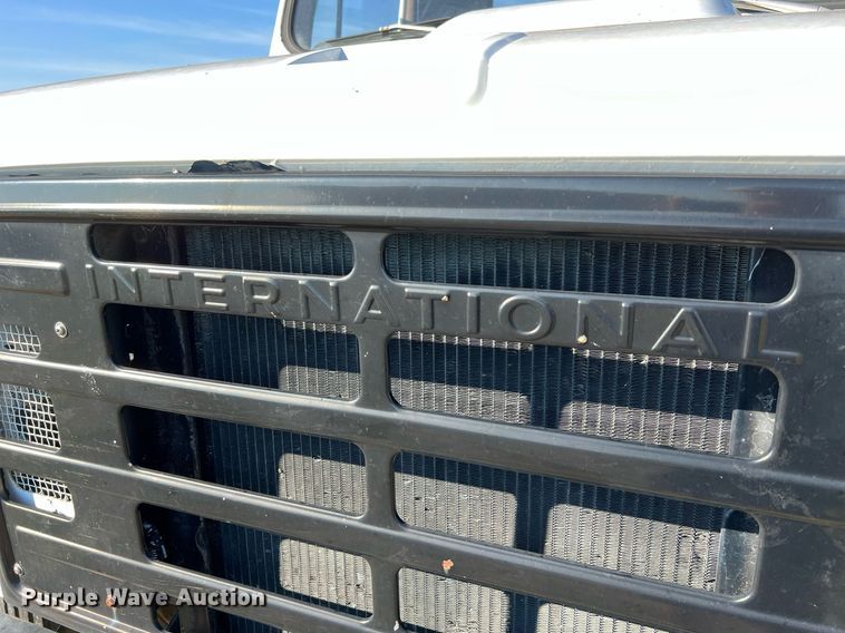 image for item LU9781 1983 International 1754  flatbed truck