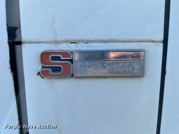 image for item LU9781 1983 International 1754  flatbed truck