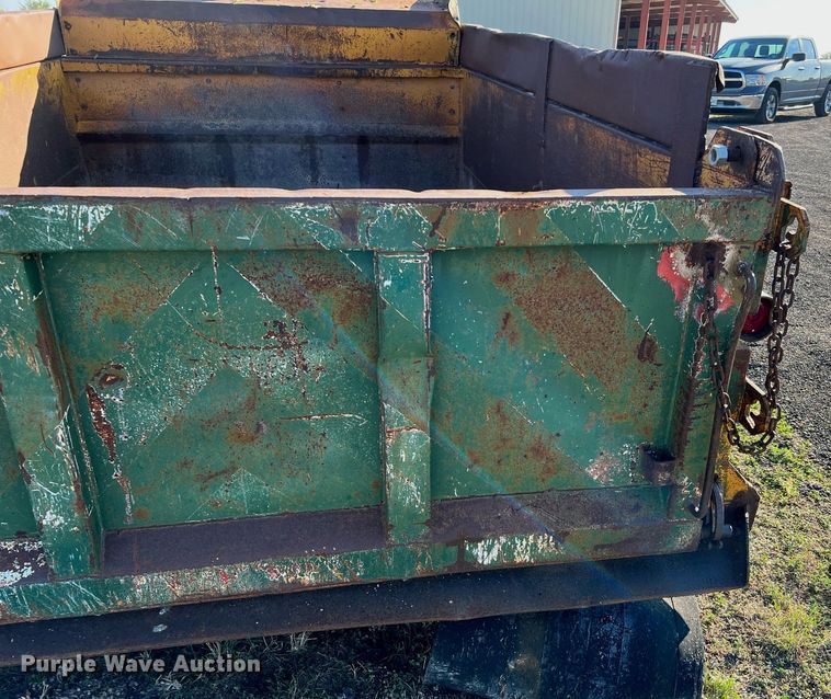 image for item LU9781 1983 International 1754  flatbed truck