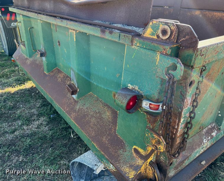 image for item LU9781 1983 International 1754  flatbed truck