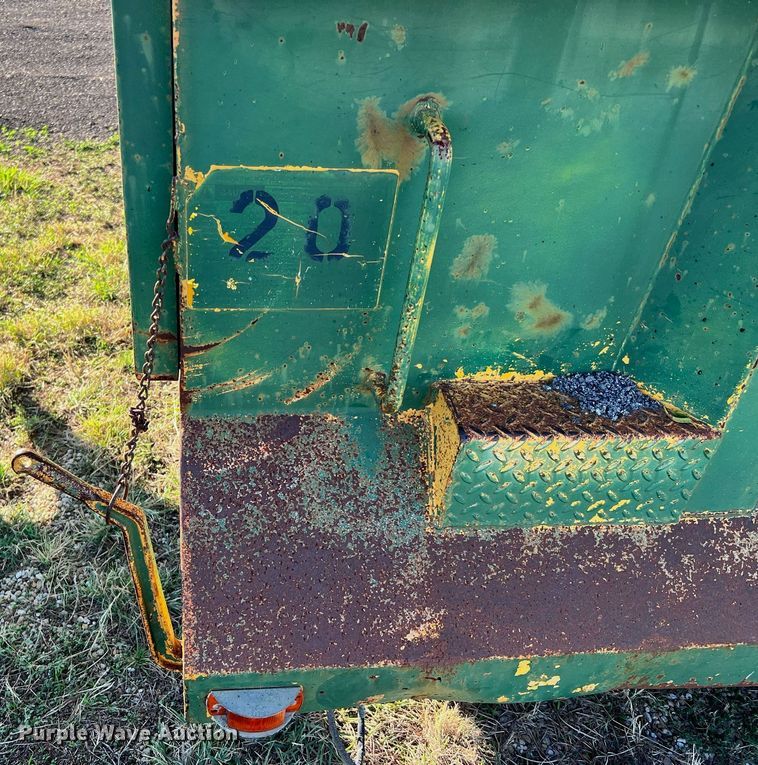 image for item LU9781 1983 International 1754  flatbed truck