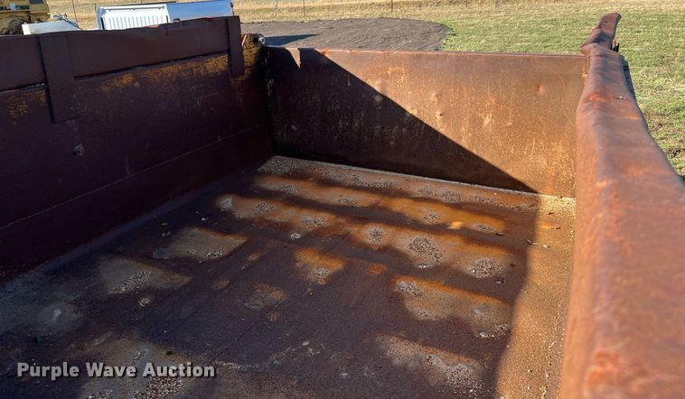 image for item LU9781 1983 International 1754  flatbed truck