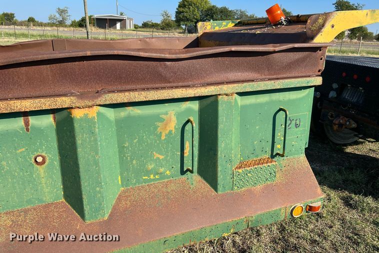 image for item LU9781 1983 International 1754  flatbed truck