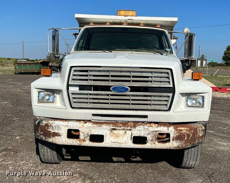 image for item LU9782 1991 Ford F800F  dump truck