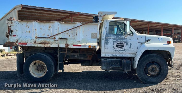 image for item LU9782 1991 Ford F800F  dump truck