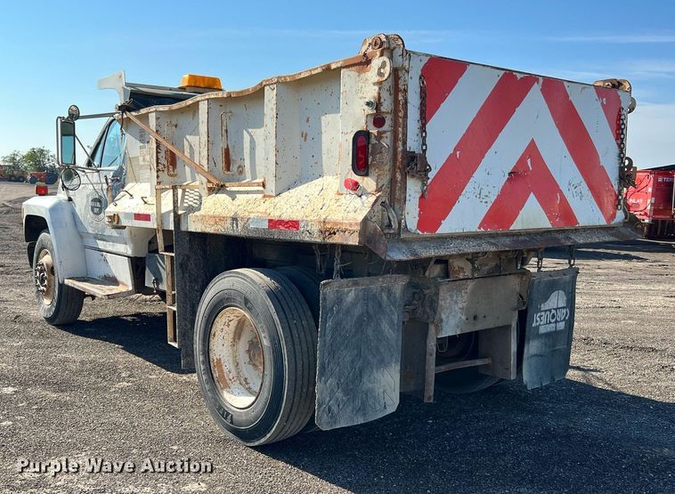 image for item LU9782 1991 Ford F800F  dump truck