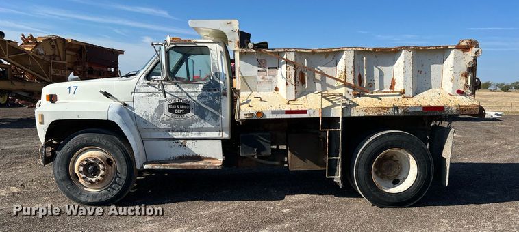 image for item LU9782 1991 Ford F800F  dump truck