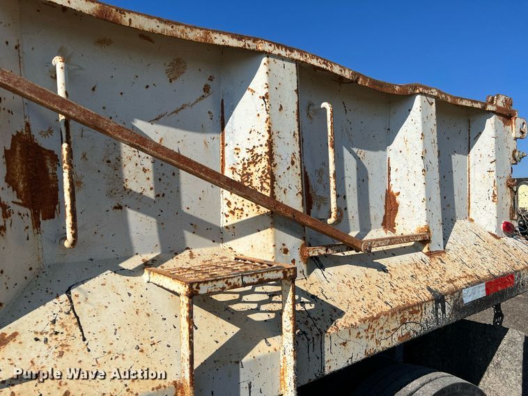 image for item LU9782 1991 Ford F800F  dump truck