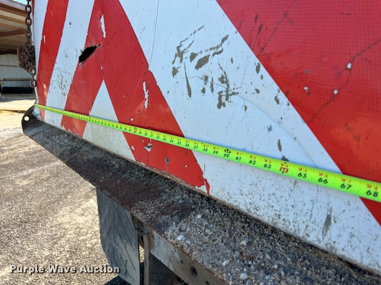 image for item LU9782 1991 Ford F800F  dump truck