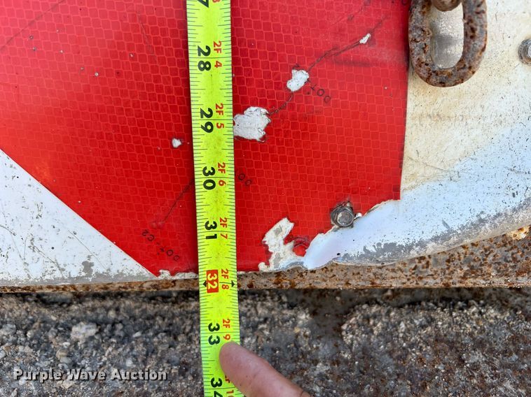 image for item LU9782 1991 Ford F800F  dump truck