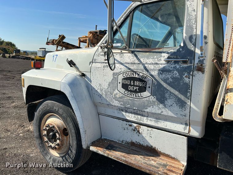 image for item LU9782 1991 Ford F800F  dump truck