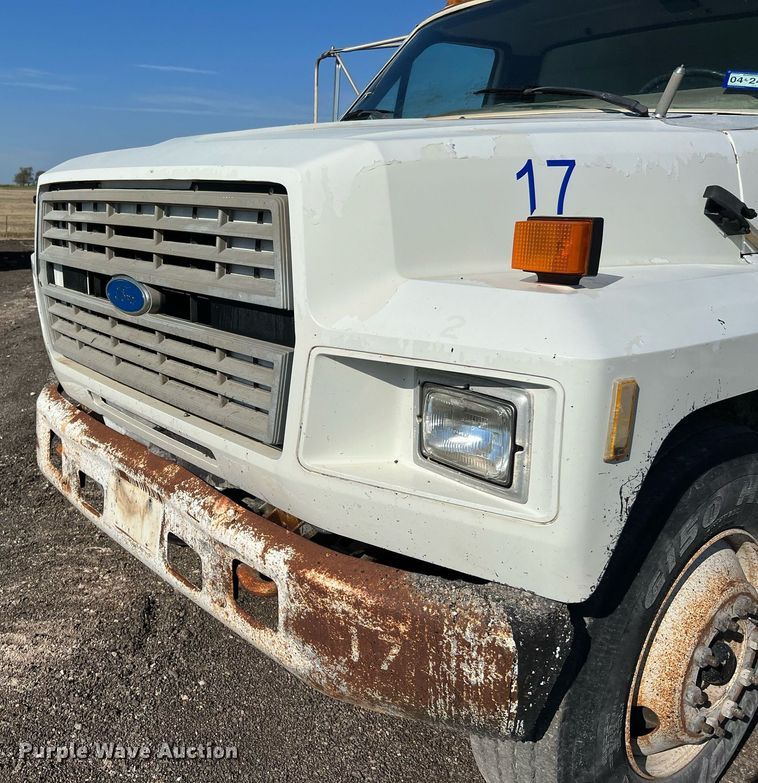 image for item LU9782 1991 Ford F800F  dump truck