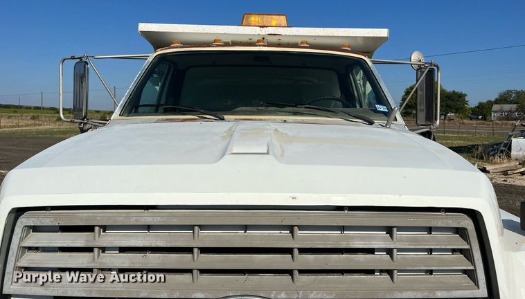 image for item LU9782 1991 Ford F800F  dump truck
