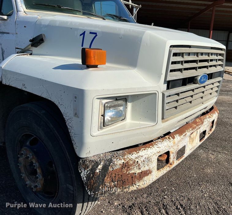 image for item LU9782 1991 Ford F800F  dump truck