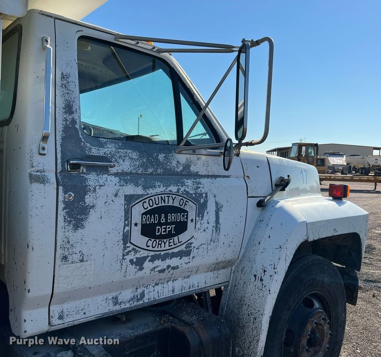 image for item LU9782 1991 Ford F800F  dump truck