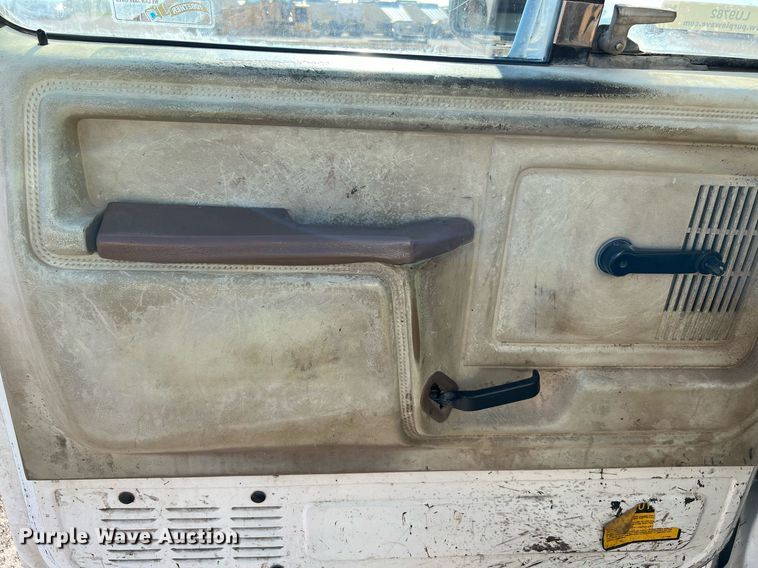 image for item LU9782 1991 Ford F800F  dump truck