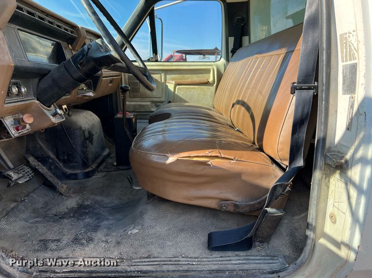 image for item LU9782 1991 Ford F800F  dump truck