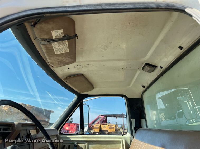 image for item LU9782 1991 Ford F800F  dump truck