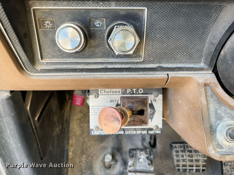 image for item LU9782 1991 Ford F800F  dump truck