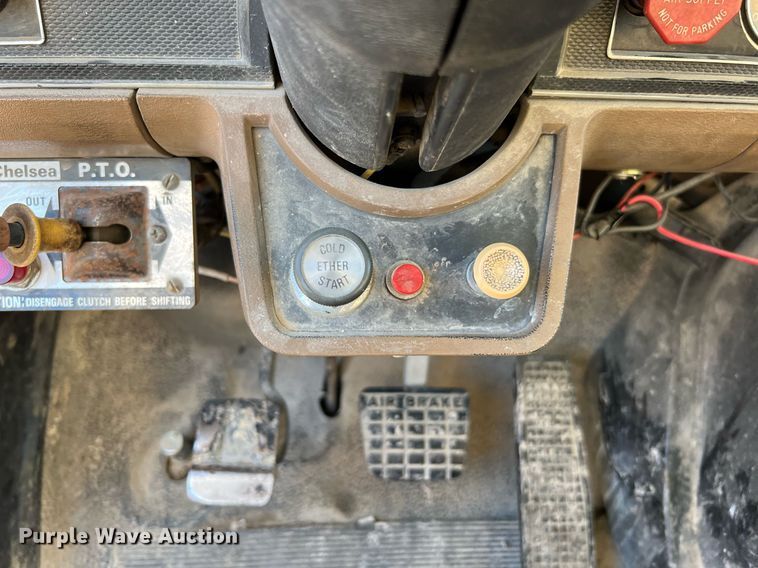 image for item LU9782 1991 Ford F800F  dump truck